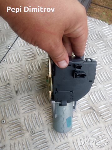 Актуатор за заключване на вратата на багажника Mercedes S210 A2107400536 Bosch 0390201678