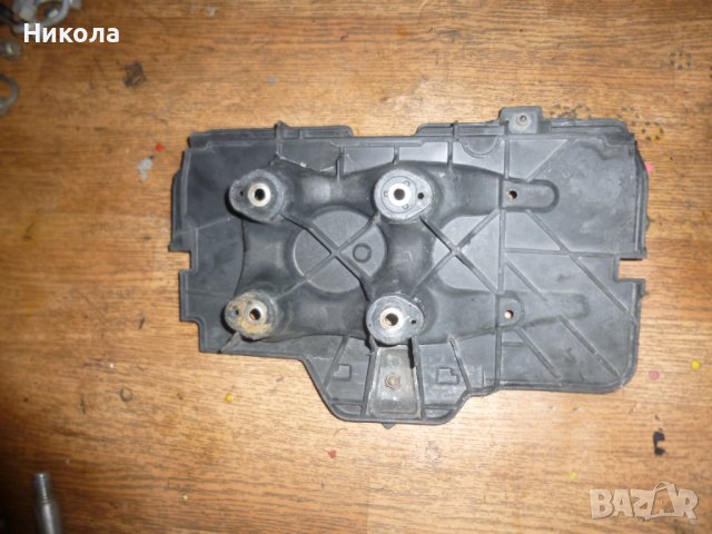 Стойка за акумулатор за Фолксваген Голф 4 , снимка 2 - Части - 39906003
