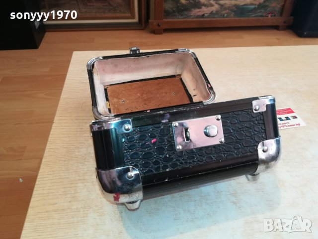 алуминиева чанта с метален обков 1102222001, снимка 14 - Колекции - 35757625