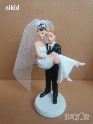 сватбена фигурка за торта младоженци за сватба връх топер акрилна украса декор гипсова