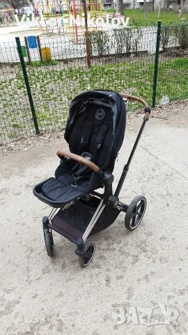 Комплект Cybex Priam 4 летен кош с поставка за чаша/шише и куки за чанта, Пловдив, снимка 4 - Детски колички - 56140270