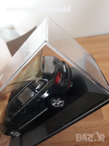 Volkswagen Touareg 1.43 V 10 TDI Green petrolium Minichamps., снимка 15 - Колекции - 40389103