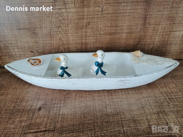 Декоративна дървена лодка