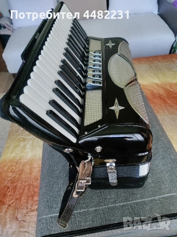 Продавам Италиански акордеон vSOPRANI RECANATI 120баса черен с куфар , снимка 16 - Акордеони - 53121448