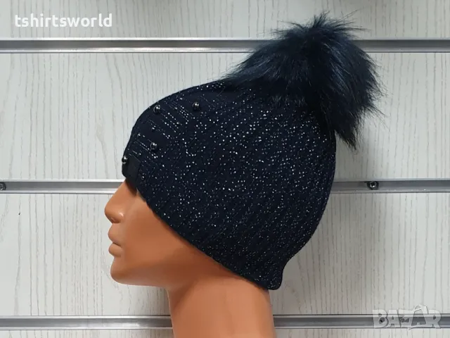 Нова зимна дамска шапка с камъчета в тъмносин цвят с пух/помпон, снимка 4 - Шапки - 47928119