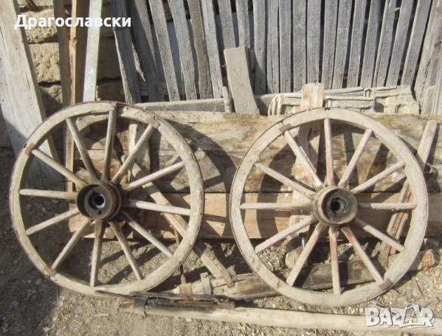 Хомот, кобилица от каруца 77см и 56см, част дърво дървен,турски чехли, Калашников тениска, снимка 11 - Други - 30192099