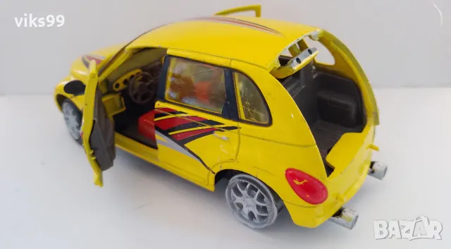 Bburago Street Tuners Chrysler PT CRUISER 1:24, снимка 3 - Колекции - 48416735