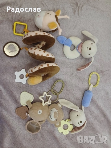 Бебешки играчки и дрънкалки за количка. 