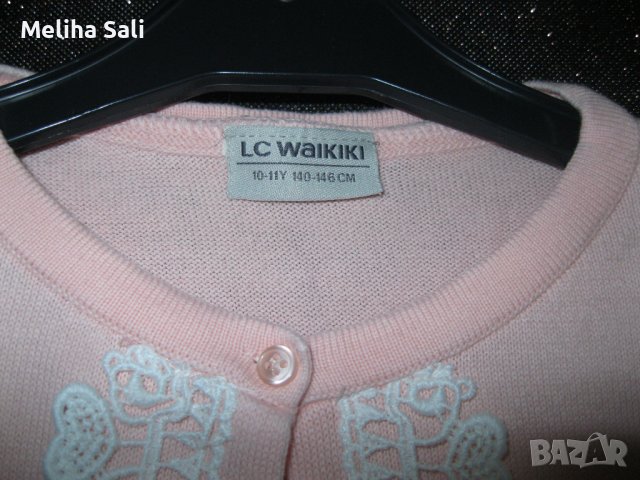 Прекрасна жилетка за момиче в цвят праскова на LC Waikiki - 140/146 см, снимка 2 - Детски пуловери и жилетки - 41416728