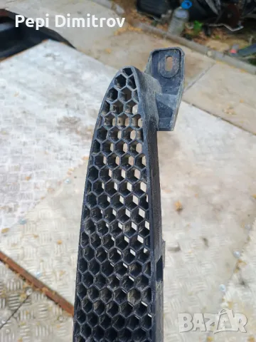 Решетка преден капак Ford Escort VII Estate (01.1995 - 02.1999), снимка 3 - Части - 50418947