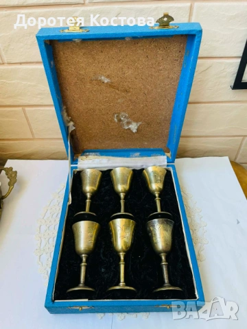 Красиви малки месингови чаши от Англия в кутия, 6 бр металорезба, снимка 2 - Антикварни и старинни предмети - 53867976