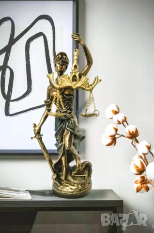 Статуетка на Темида, подарък, сувенир, декорация