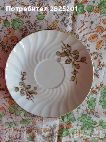 порцеланови чинии и сосиера, снимка 9 - Прибори за хранене, готвене и сервиране - 48964849