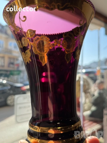 Френска рубинена кристална ваза с позлата. №7917, снимка 9 - Антикварни и старинни предмети - 53681655