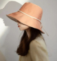 Красива дамска шапка с панделка в модерни нежни цветове, снимка 3