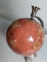 Английски, настолен глобус с винтидж дизайн. Метална, основа с червеникаво-оранжева карта на света. , снимка 3