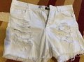 Бели накъсани къси панталонки , снимка 1 - Къси панталони и бермуди - 40626336