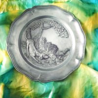 Декоративна оловна чиния, снимка 1 - Антикварни и старинни предмети - 35817828