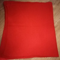 Дамско червено шалче, снимка 2 - Шалове - 39120518