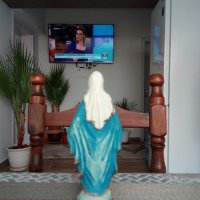 Продавам изящна малка,красива статуетка на Дева Мария.Керамика., снимка 2 - Колекции - 40297571