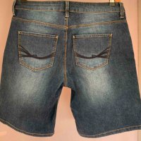 Панталон дънков-Alexa Tom Tailor-къс,с ефектни ленти, има еластичност, Нов, само е изпран, снимка 3 - Къси панталони и бермуди - 41770904