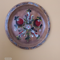 Дървена чиния за стена-ръчно рисувана, снимка 1 - Чинии - 44790078