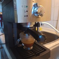 Кафемашина Саеко Поемия с ръкохватка с крема диск, работи перфектно и прави страхотно кафе , снимка 3 - Кафемашини - 41454259
