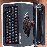 Пишеща машина Хеброс 1300 Ф, снимка 2 - Антикварни и старинни предмети - 44277569