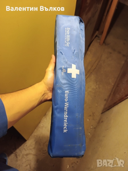 Аптечка със триъгълник   теглич крик и ключ за гуми, снимка 1