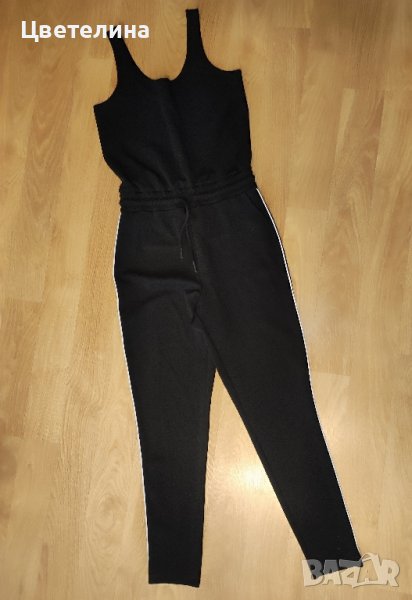 Черен гащеризон с бял кант на CROPP размер S цена 30 лв. + подарък шапка с черепчета, снимка 1