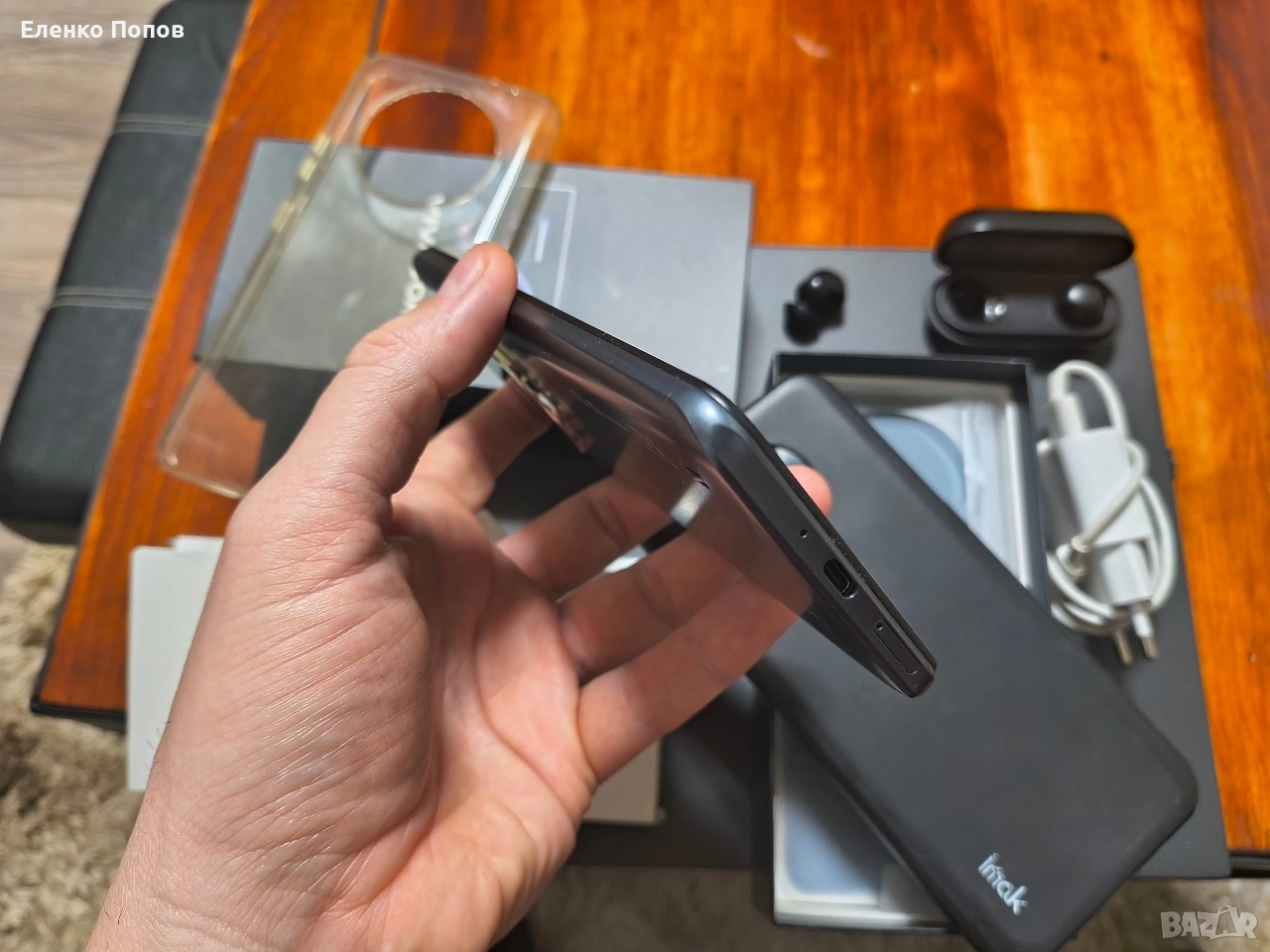 Като нов със 2 кейса протектор и слушалки за 100евро., снимка 1