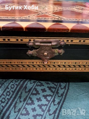 Сирийска дървена кутия с инкрустации, снимка 3 - Антикварни и старинни предмети - 39354593