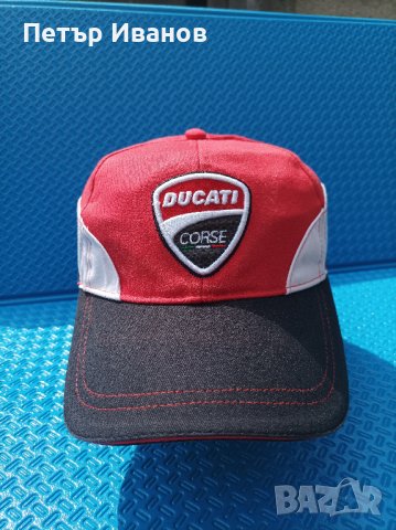 Червена шапка с козирка Ducati Corse, снимка 1 - Шапки - 41376722