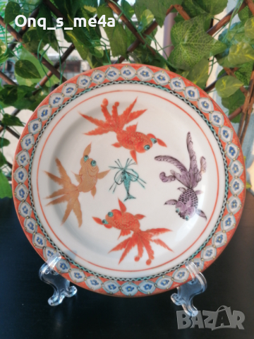 Японска Декоративна чиния с риби , снимка 1 - Антикварни и старинни предмети - 44925649