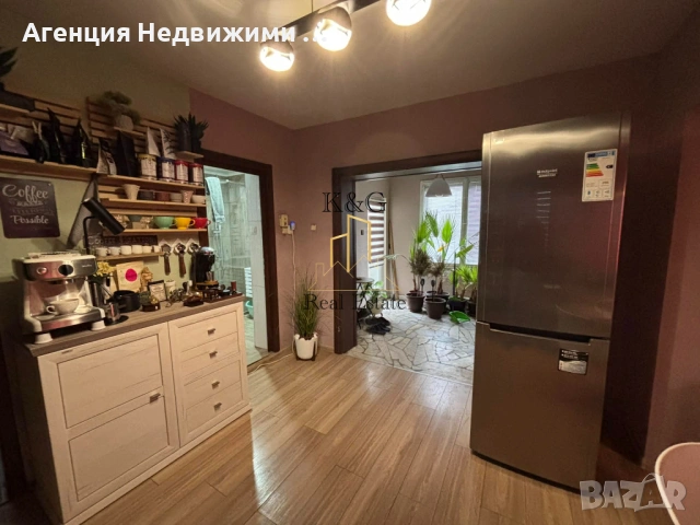 Триетажна масивна къща в кв " Оборище " , снимка 3 - Къщи - 53618338