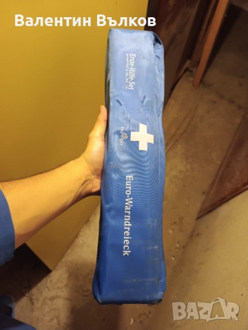 Аптечка със триъгълник   теглич крик и ключ за гуми