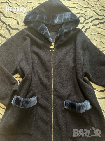 НОВО голямо дамско палто/жилетка с качулка и пух (размер 2ХЛ), снимка 2 - Палта, манта - 53638542