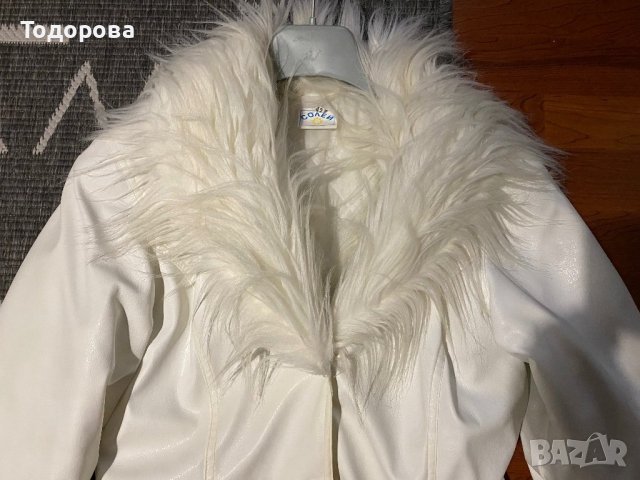 Палто от еко кожа, бяло с яка, снимка 3 - Палта, манта - 38816199