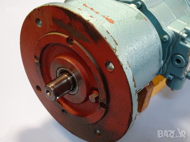 Вариаторен мотор-редуктор Lenze 1154202050 250W, снимка 2 - Резервни части за машини - 41084489