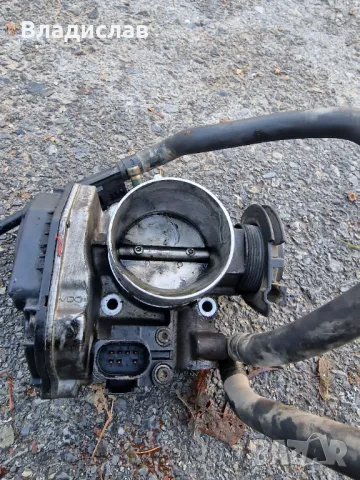 Дроселова клапа за Audi A3 8L 1.8 125 коня, снимка 2 - Части - 48284316