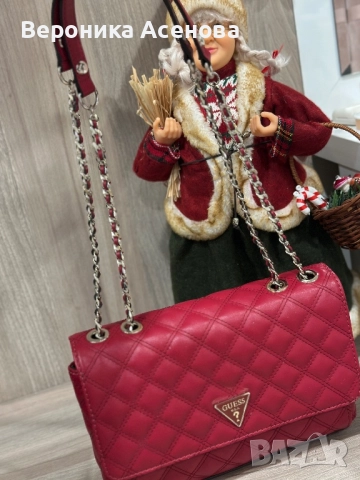 Червено бижу чанта Guess, снимка 7 - Чанти - 52541192