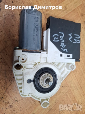 Продаавам Предно Дясно Моторче Стъклоповдигач Фолксваген Голф 5 VW Golf 5 1K0959792C, снимка 5 - Части - 53763307