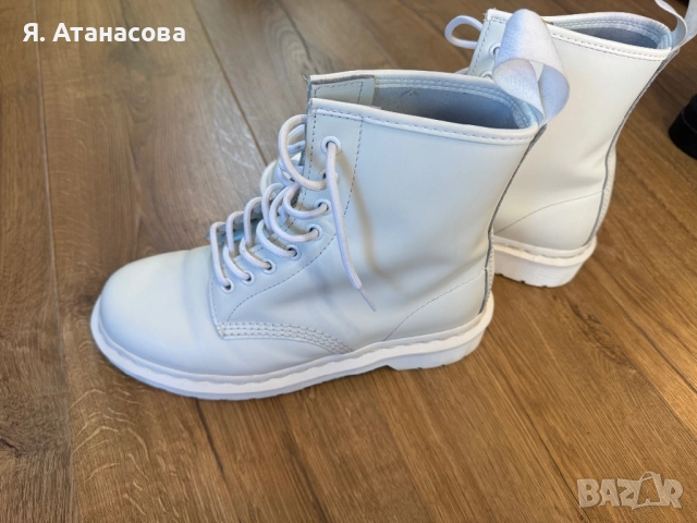 Dr. Martens - Кожени боти с подметка с грайфер, Мръснобял, снимка 5 - Дамски боти - 52955018