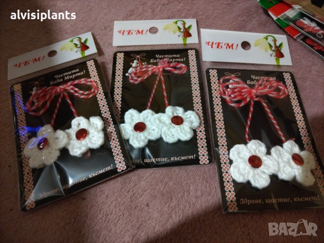 Мартеници бели цветчета ръчно изработени , снимка 2 - Декорация за дома - 53133871