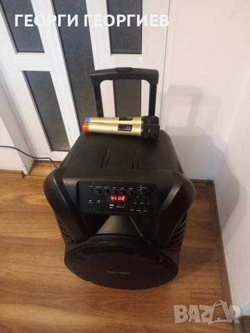 Продавам 15" караоке,мощна активна тонколона Azusa с два микрофона