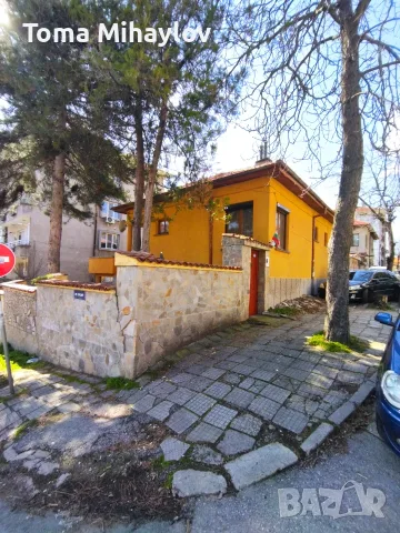 Продавам двуетажна къща в кв. Овчарски, снимка 3 - Къщи - 56131385