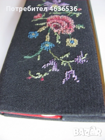 30-те Аксесоар-ръчна бродерия, огледало и гребенче, снимка 4 - Портфейли, портмонета - 52440278