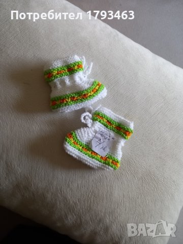 Ръчно плетени бебешки терлички, снимка 2 - Бебешки чорапи - 41762189