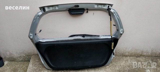 Врата багажник Хонда джаз , снимка 3 - Части - 51754177