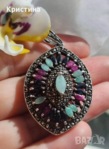 Масивен сребърен медальон с Изумруди, Сапфири и Рубини, снимка 3 - Колиета, медальони, синджири - 51962626
